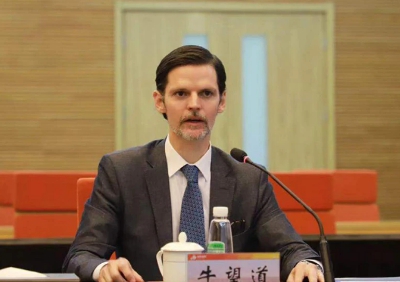 "China y Asia en la geopol�tica global: oportunidades y desaf�os para la Argentina" con Sabino Vaca Narvaja